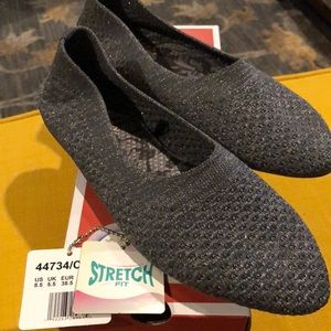 8.5 Skechers Flats with Comfort Stretch and Memory Foam New with Tags Never Worn